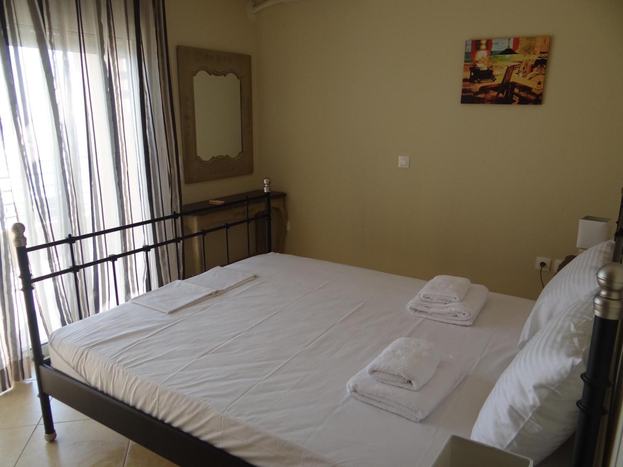 Aperanto House Paralia Loutsas Phòng bức ảnh