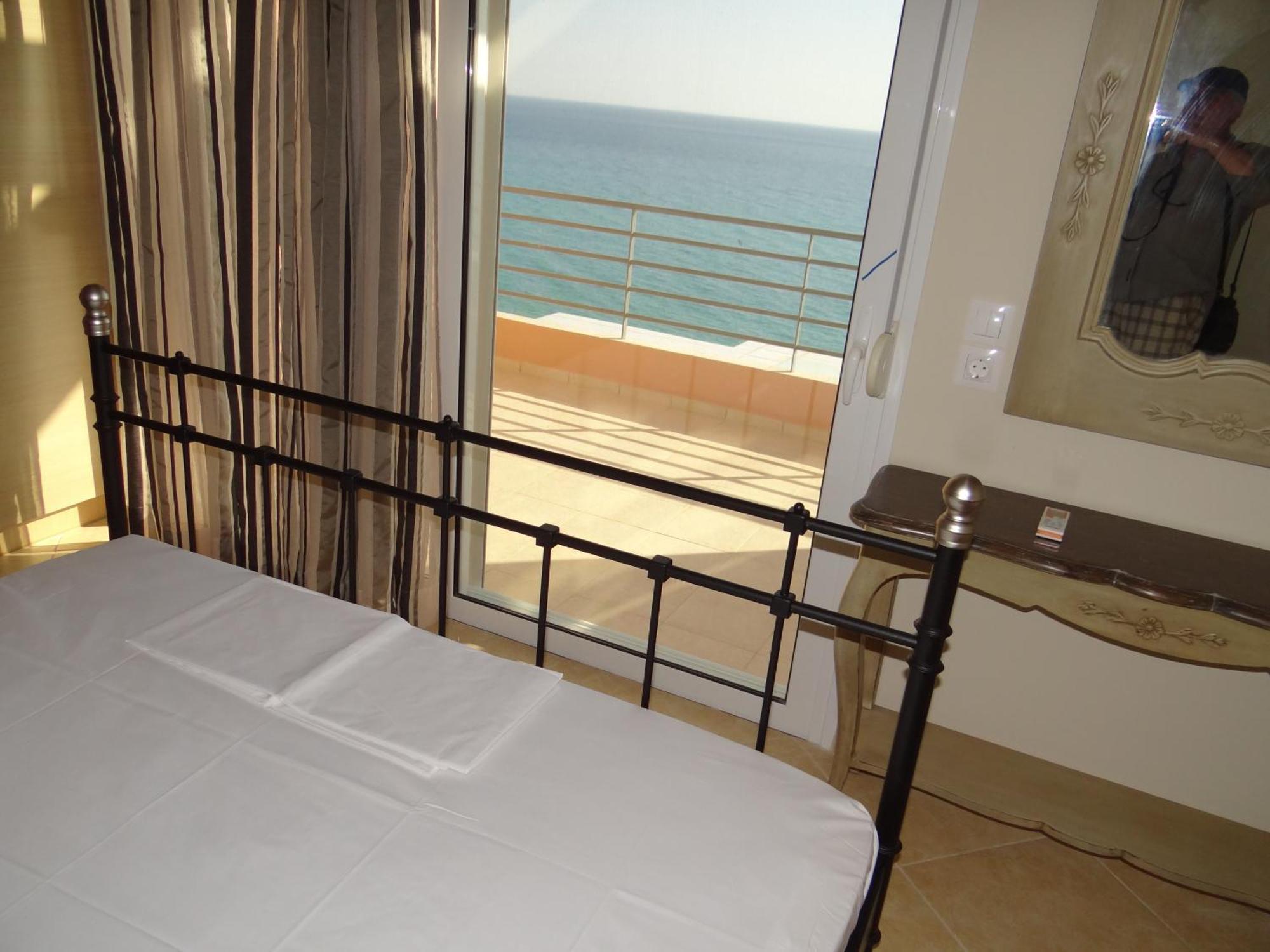 Aperanto House Paralia Loutsas Phòng bức ảnh