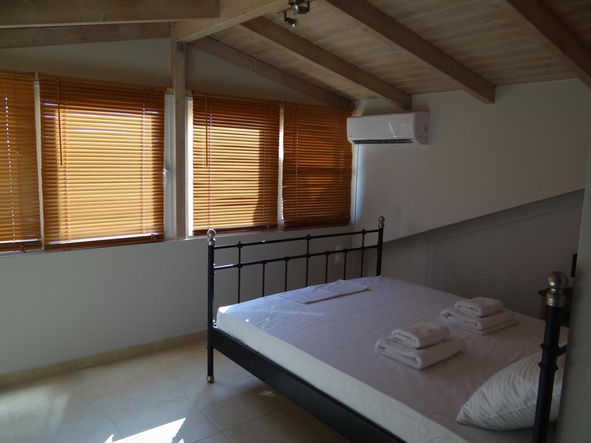 Aperanto House Paralia Loutsas Phòng bức ảnh