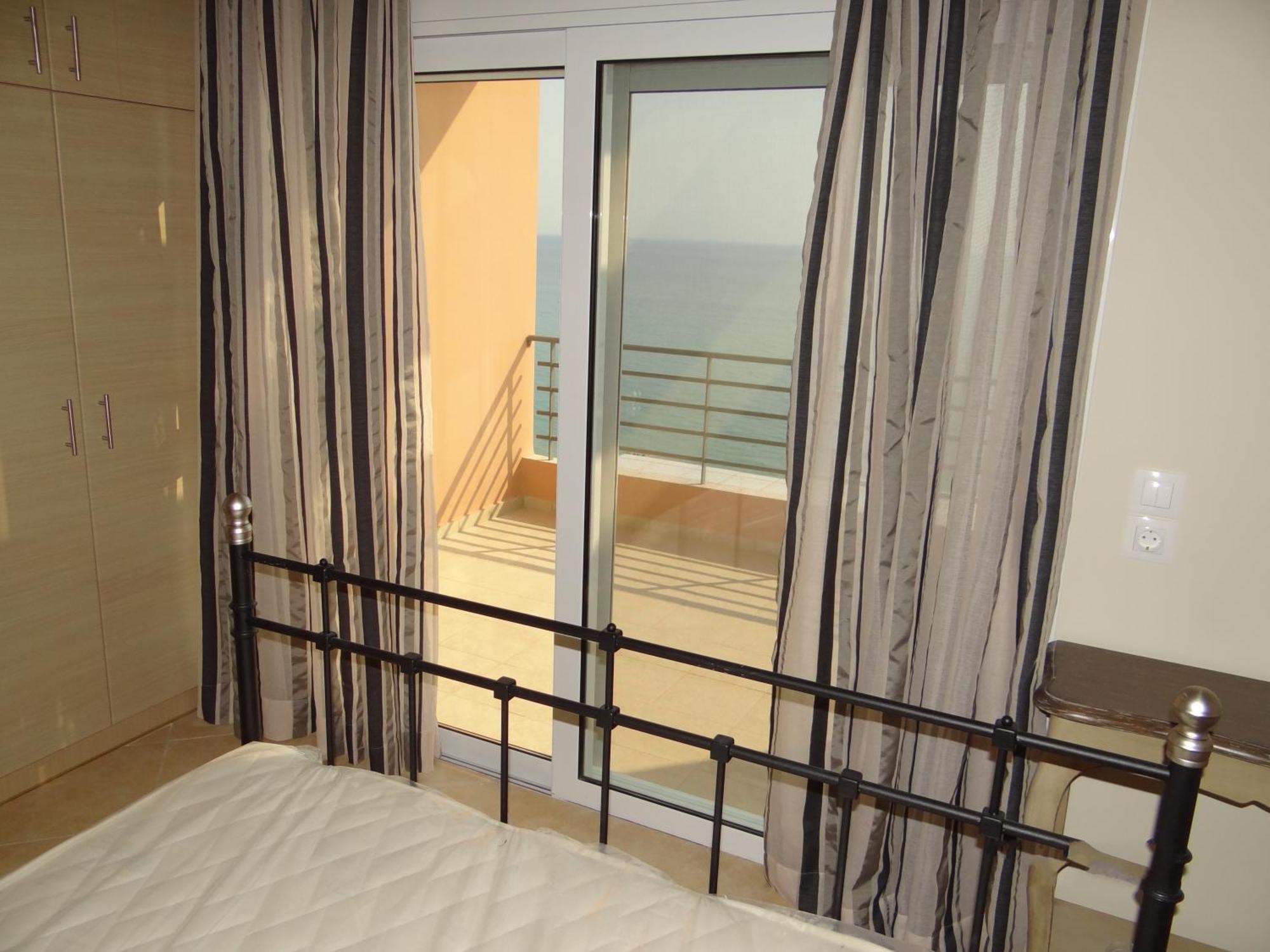 Aperanto House Paralia Loutsas Phòng bức ảnh