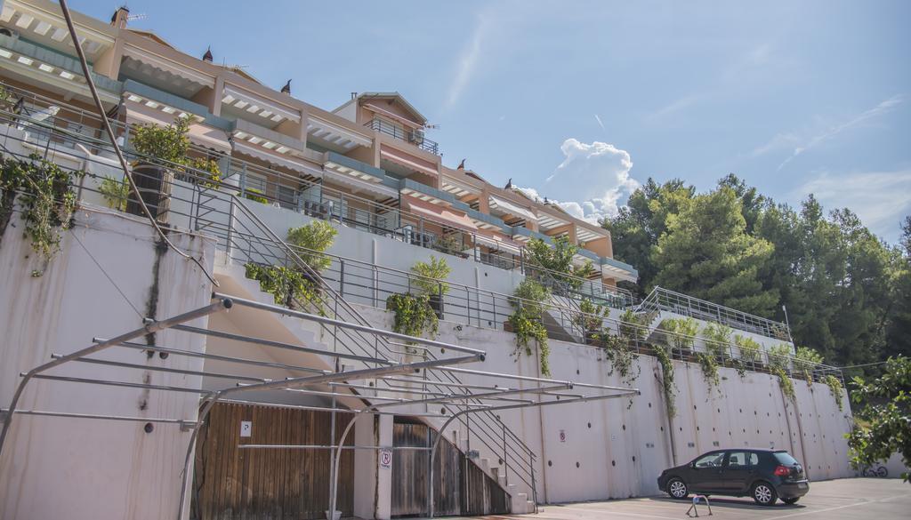 Aperanto House Paralia Loutsas Ngoại thất bức ảnh